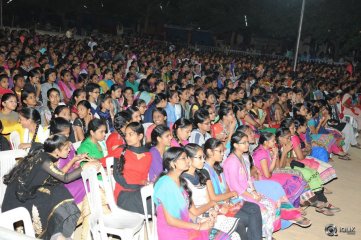 Kumari 21 F Movie Platinum Disc Function